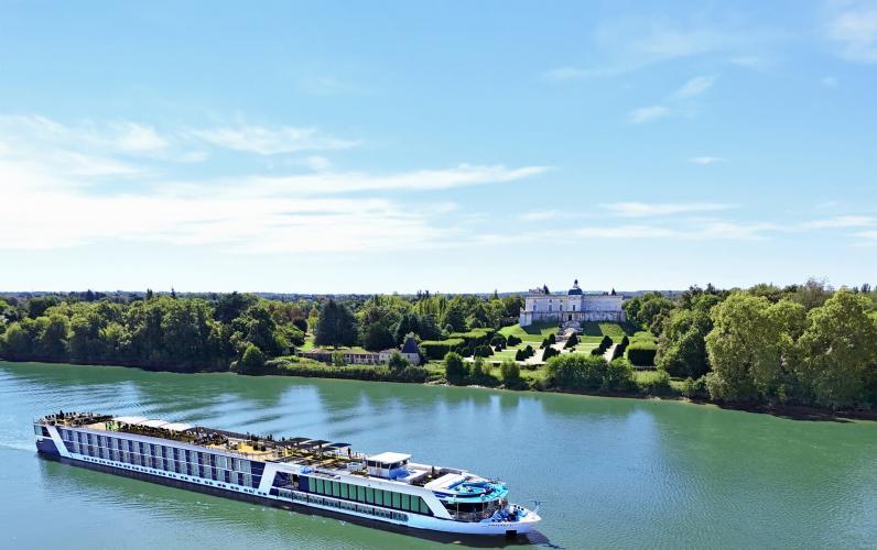 Indulge in the Taste of Bordeaux